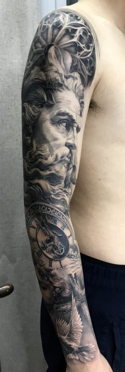 欧美花臂海神波塞冬时钟纹身
