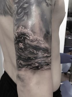 帕修斯局部海浪纹身