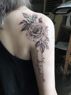 女孩纹身