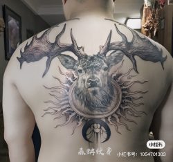 鹿纹身